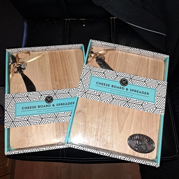 NIB - TWO Fabulous Cheese Boards with Spreaders - Cutting Boards - Picture 1 of 6